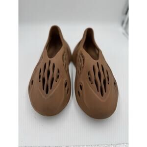 Size 11 Men’s Yeezy Foam RNNR Red Clay